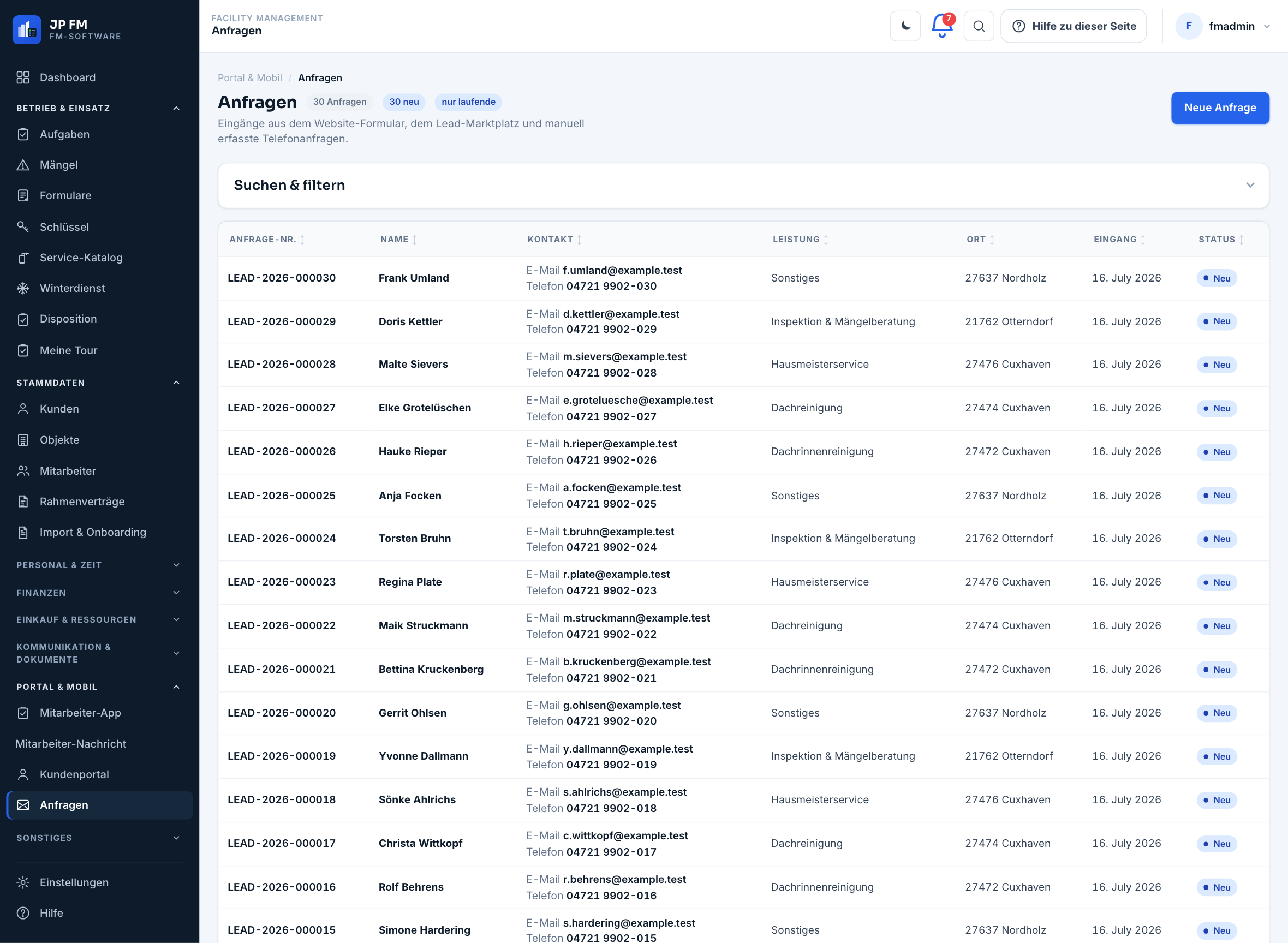 Anfragenliste in JP FM: links die Modulnavigation, rechts eine Tabelle mit den Spalten Anfragenummer, Name, Kontakt, Leistung, Ort, Eingang und Status.
